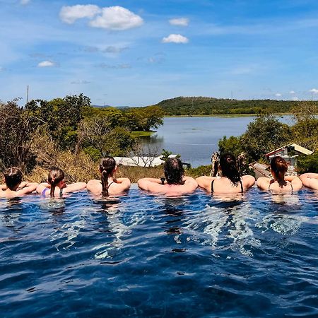 Sundown Lake Hotel & Spa Habarana Buitenkant foto