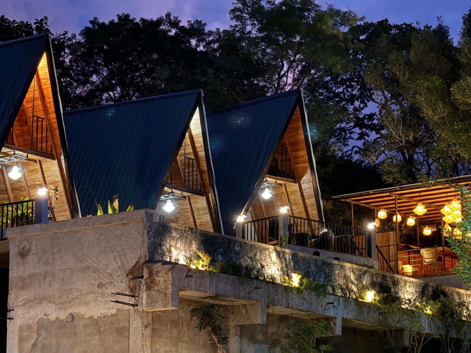 Sundown Lake Hotel & Spa Habarana Buitenkant foto