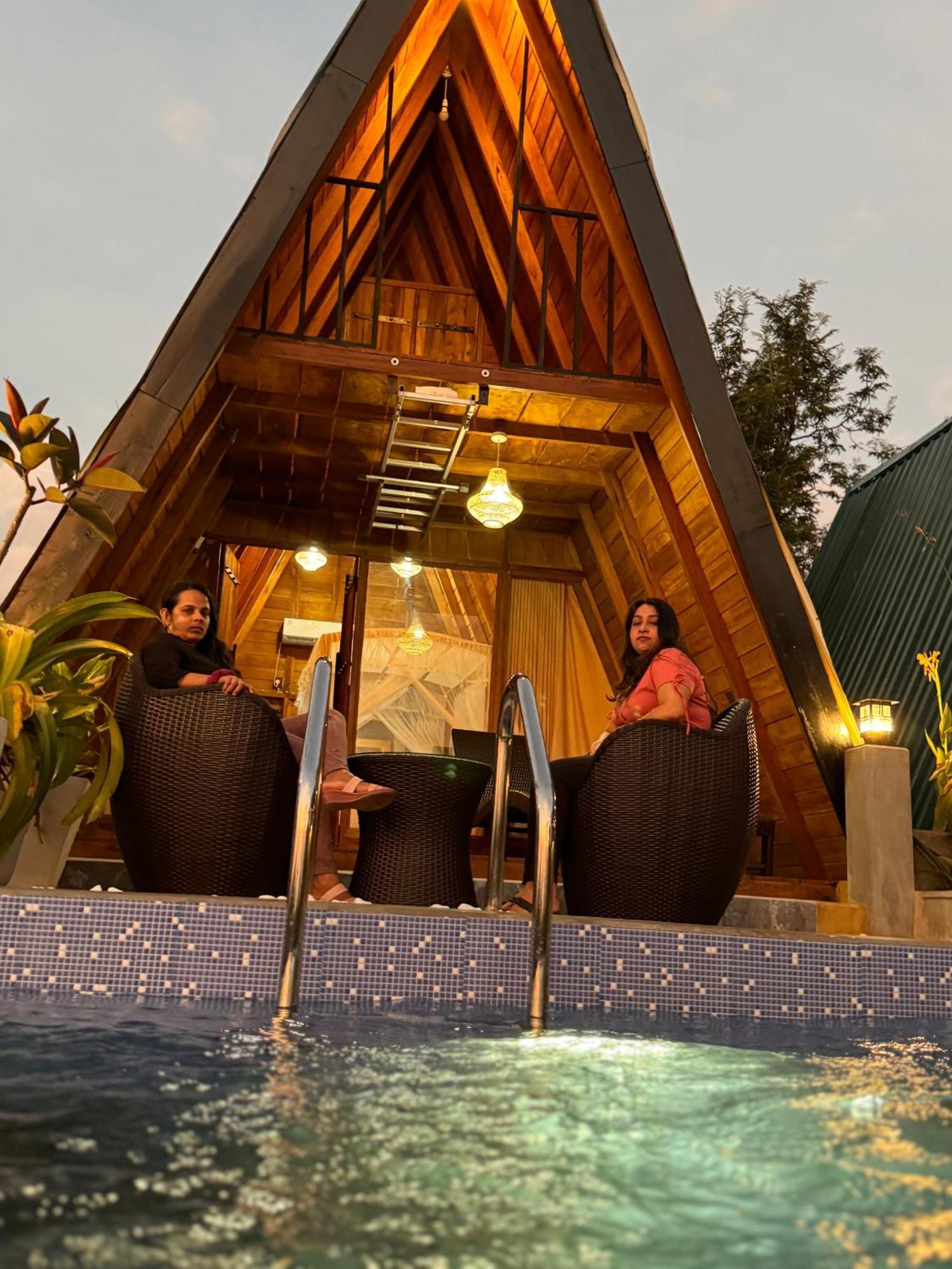 Sundown Lake Hotel & Spa Habarana Buitenkant foto