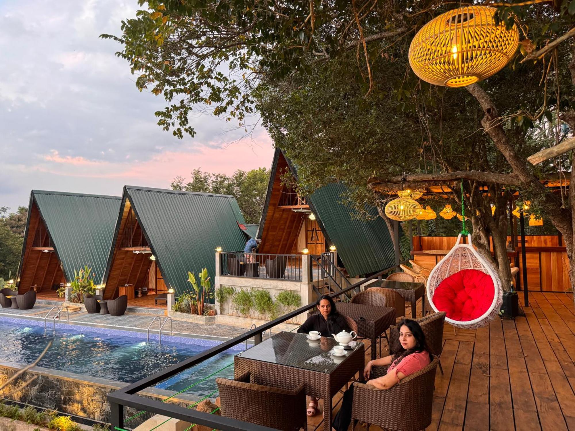Sundown Lake Hotel & Spa Habarana Buitenkant foto