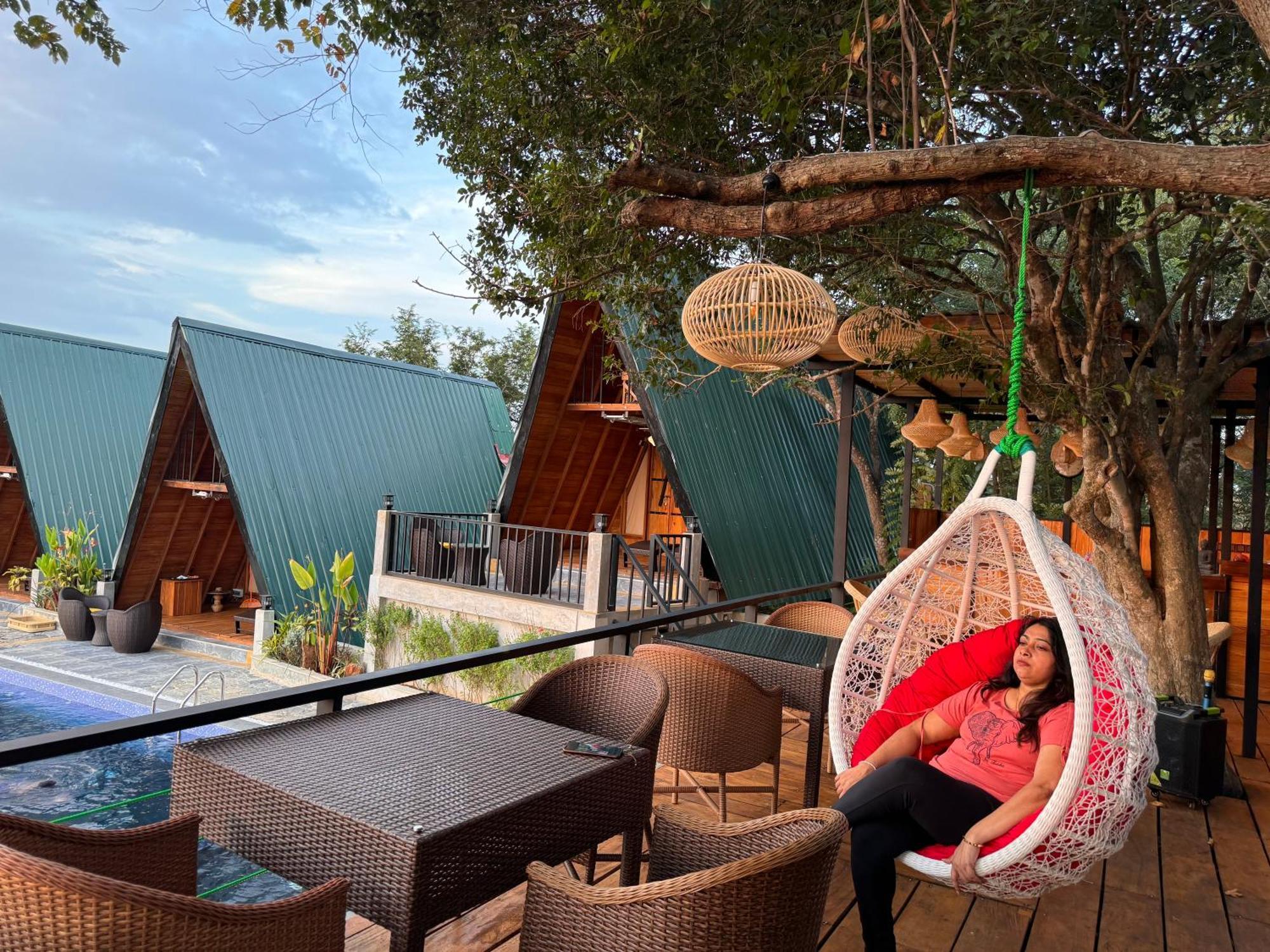 Sundown Lake Hotel & Spa Habarana Buitenkant foto